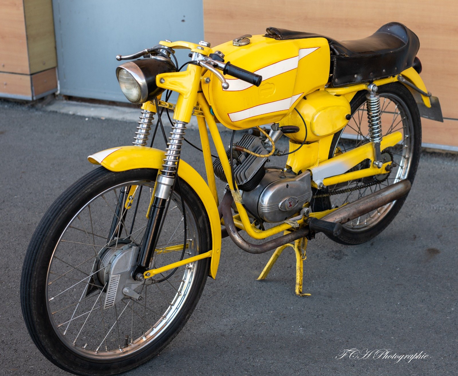 Motobécane Mobylette jaune 50V — 1975